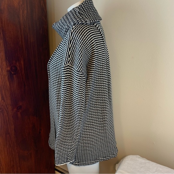 CAbi Fergie Split Black/White Turtleneck - Sz S - Picture 5 of 15